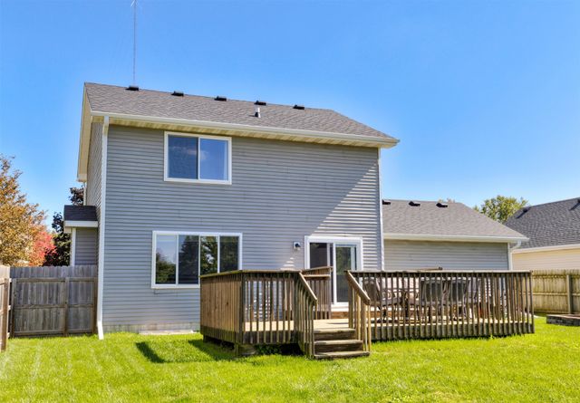2004 Country Cove Lane, Altoona, IA 50009