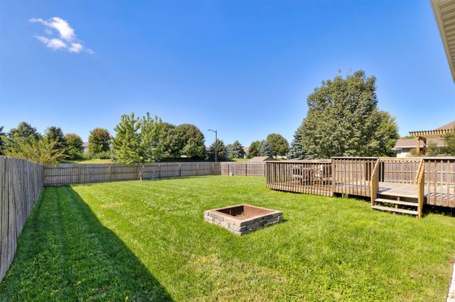 2004 Country Cove Lane, Altoona, IA 50009