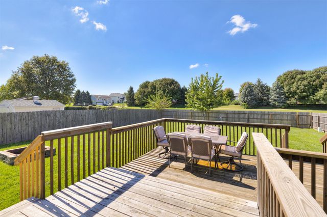 2004 Country Cove Lane, Altoona, IA 50009