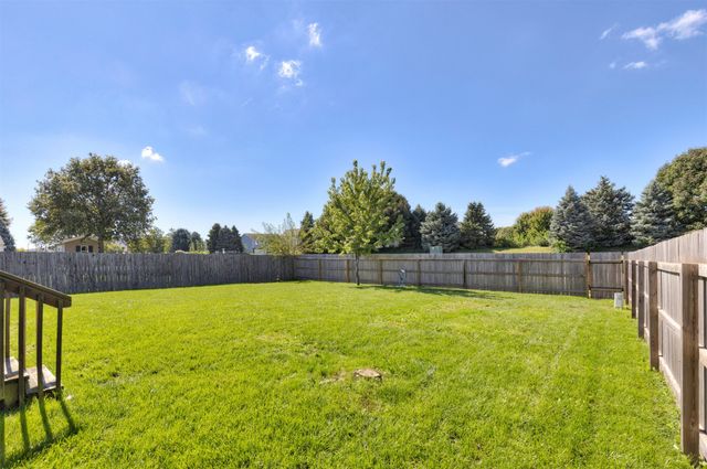 2004 Country Cove Lane, Altoona, IA 50009