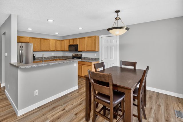 2004 Country Cove Lane, Altoona, IA 50009
