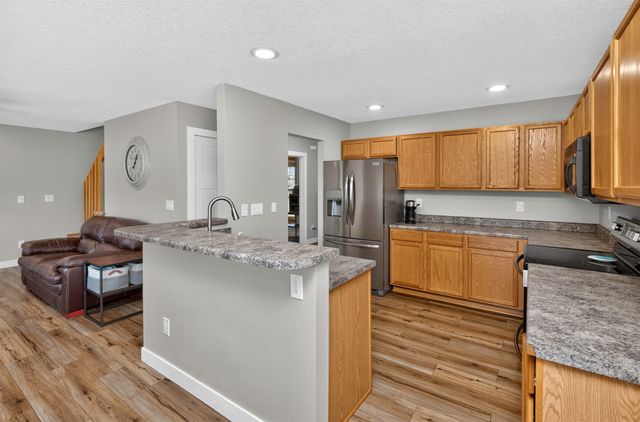 2004 Country Cove Lane, Altoona, IA 50009