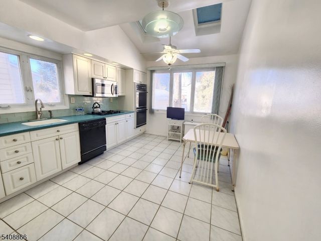 345 Sanford Ave, Hillside Twp., NJ 07205