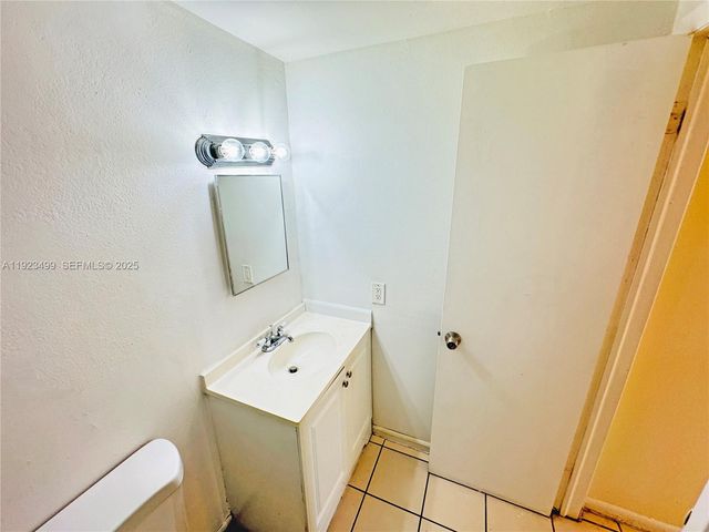 3610 NW 21st St 205, Lauderdale Lakes, FL 33311