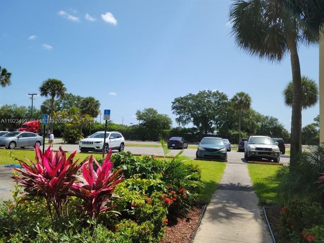 3610 NW 21st St 205, Lauderdale Lakes, FL 33311