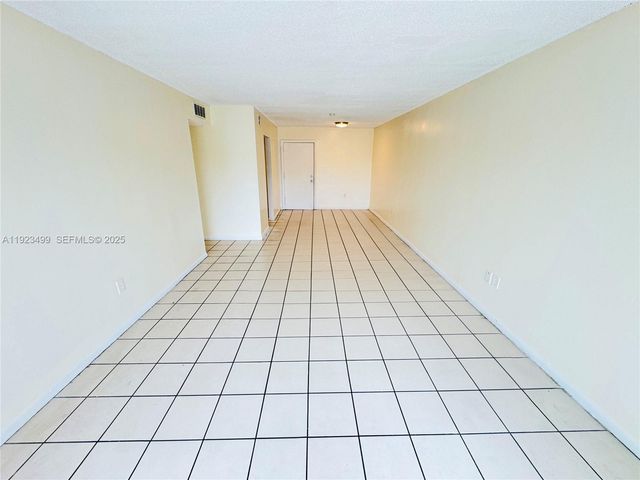 3610 NW 21st St 205, Lauderdale Lakes, FL 33311