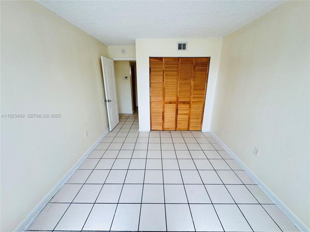 3610 NW 21st St 205, Lauderdale Lakes, FL 33311