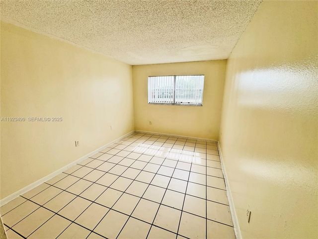3610 NW 21st St 205, Lauderdale Lakes, FL 33311