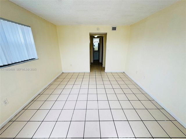 3610 NW 21st St 205, Lauderdale Lakes, FL 33311