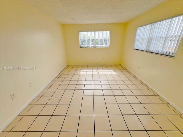 3610 NW 21st St 205, Lauderdale Lakes, FL 33311