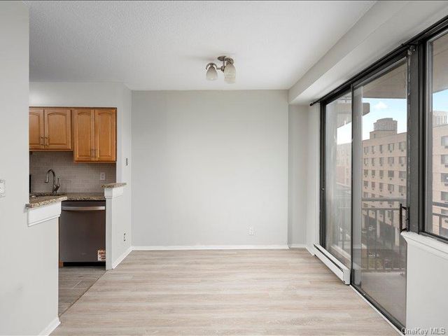 15 Stewart Place 6D, White Plains, NY 10603