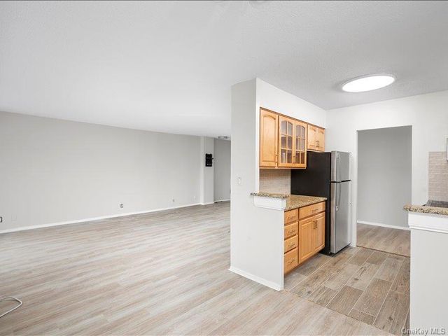 15 Stewart Place 6D, White Plains, NY 10603