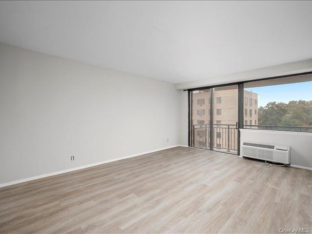 15 Stewart Place 6D, White Plains, NY 10603