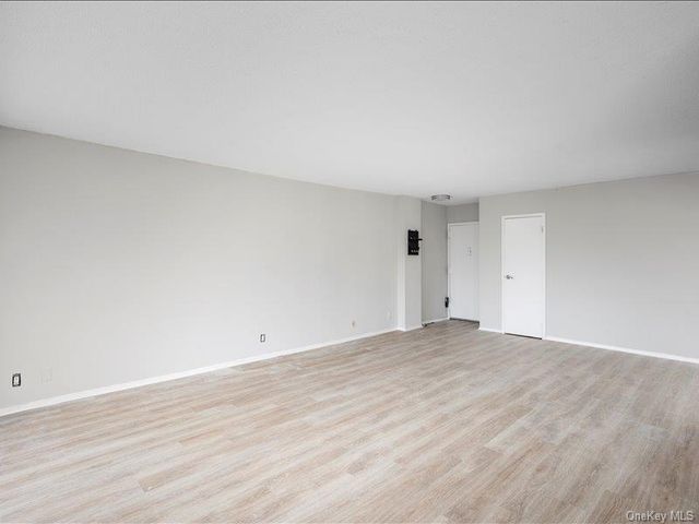 15 Stewart Place 6D, White Plains, NY 10603