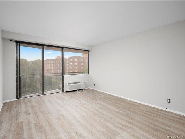 15 Stewart Place 6D, White Plains, NY 10603