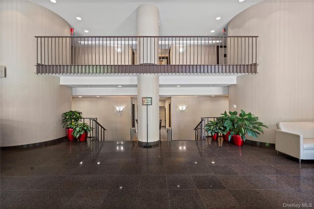 15 Stewart Place 6D, White Plains, NY 10603
