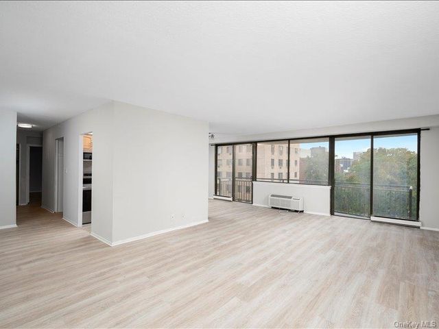 15 Stewart Place 6D, White Plains, NY 10603