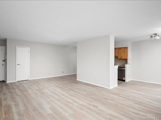 15 Stewart Place 6D, White Plains, NY 10603