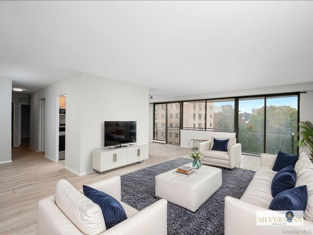 15 Stewart Place 6D, White Plains, NY 10603