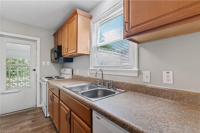 9305 Hickory ST, Norfolk, VA 23503