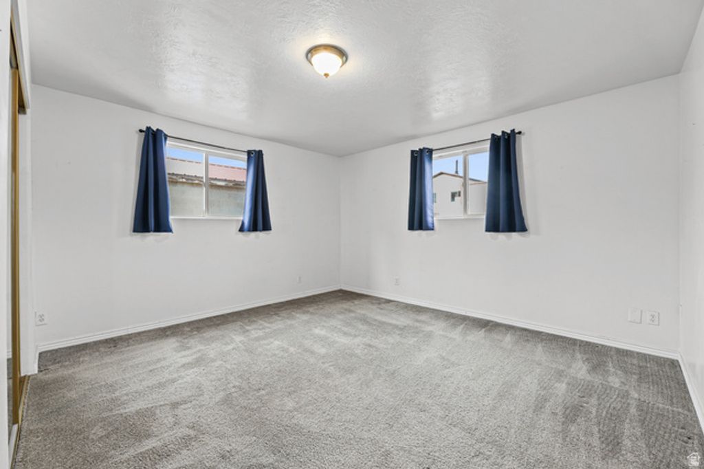 Image 12 of property listing at 181 RUSSELL AVE, Tooele, UT 84074