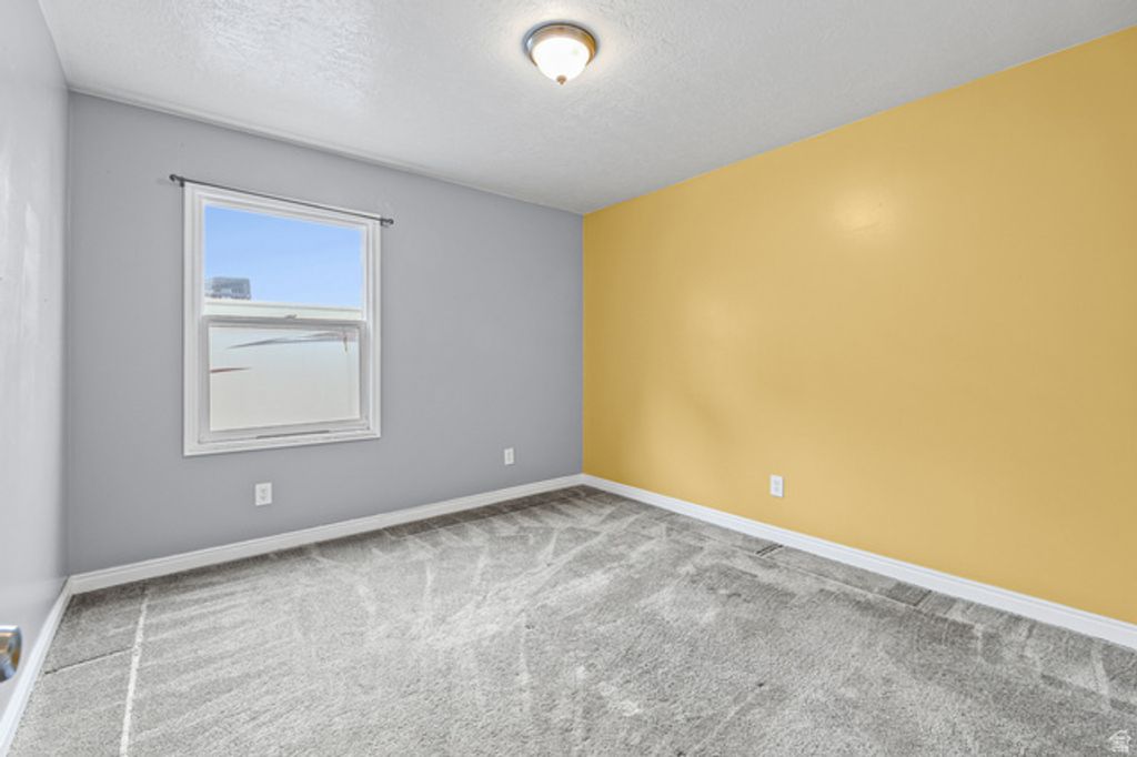 Image 13 of property listing at 181 RUSSELL AVE, Tooele, UT 84074