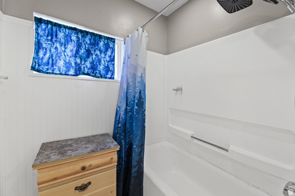Image 15 of property listing at 181 RUSSELL AVE, Tooele, UT 84074