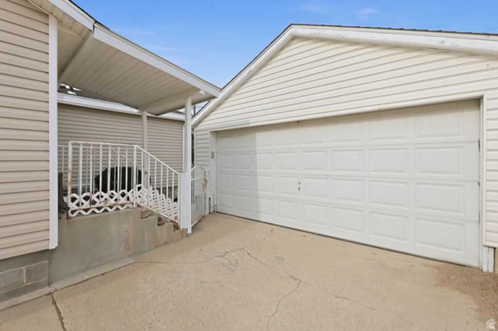 Image 3 of property listing at 181 RUSSELL AVE, Tooele, UT 84074