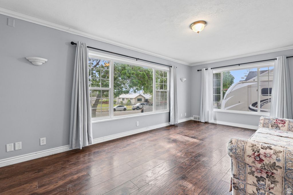 Image 4 of property listing at 181 RUSSELL AVE, Tooele, UT 84074