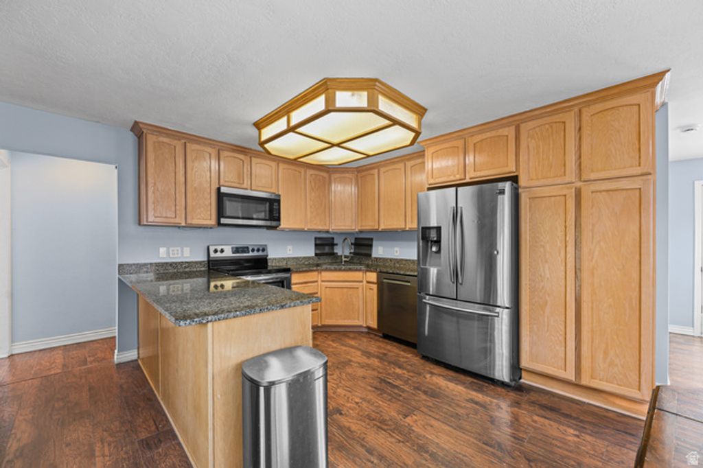 Image 6 of property listing at 181 RUSSELL AVE, Tooele, UT 84074