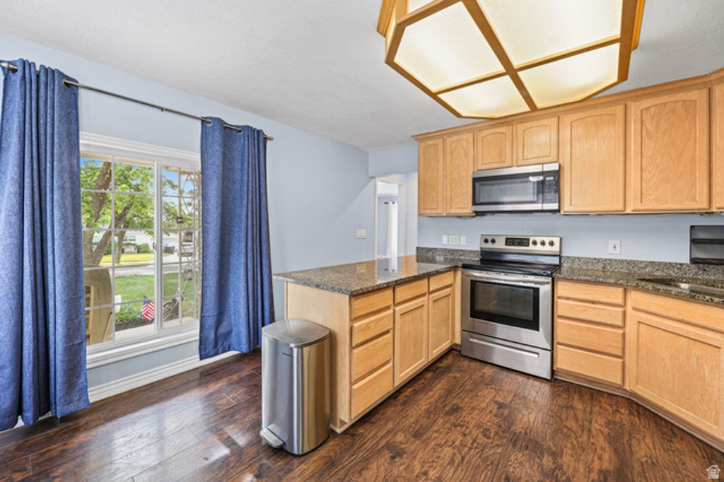 Image 7 of property listing at 181 RUSSELL AVE, Tooele, UT 84074