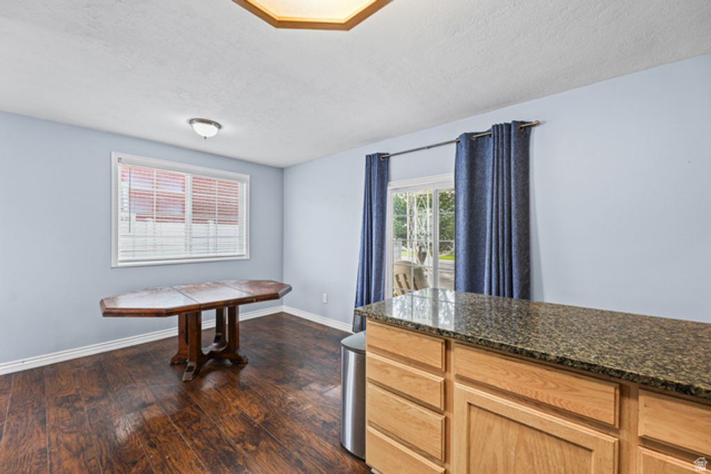 Image 8 of property listing at 181 RUSSELL AVE, Tooele, UT 84074