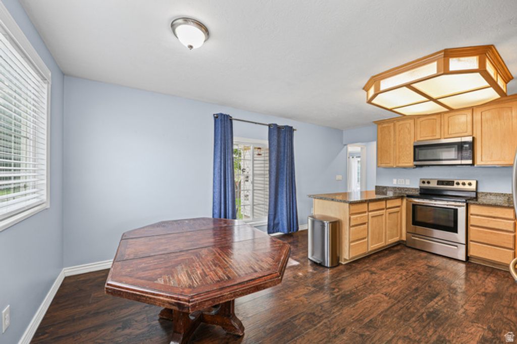 Image 9 of property listing at 181 RUSSELL AVE, Tooele, UT 84074