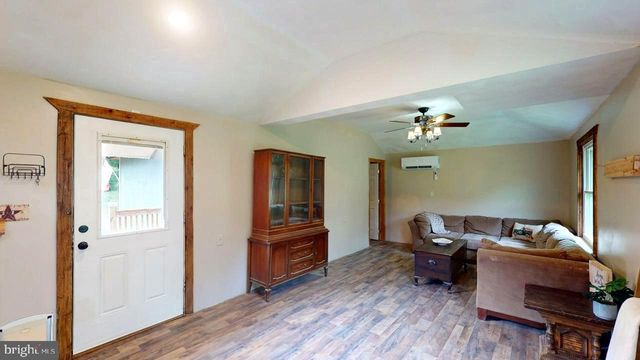 873 DELRAY RD, Augusta, WV 26704