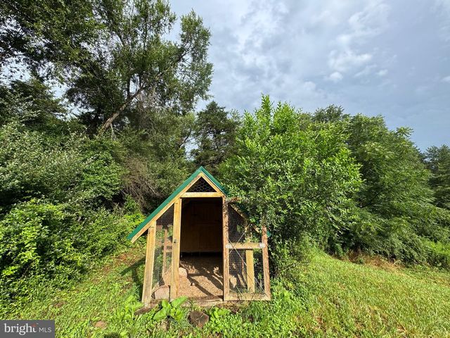 873 DELRAY RD, Augusta, WV 26704