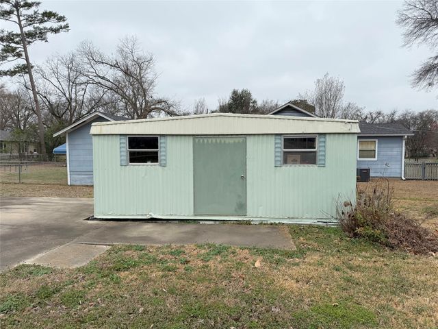 404 E Cedar Street, Winnsboro, TX 75494