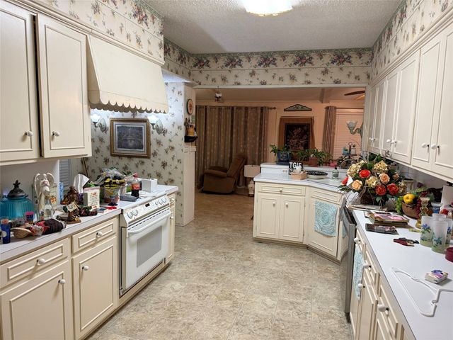 404 E Cedar Street, Winnsboro, TX 75494
