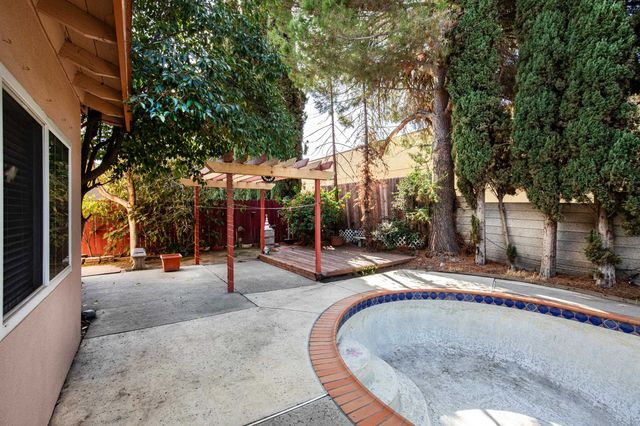 3241 Arnaudo Ln, Tracy, CA 95376