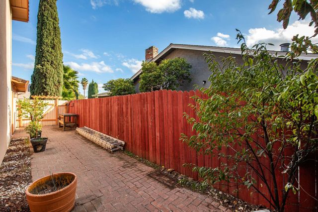 3241 Arnaudo Ln, Tracy, CA 95376