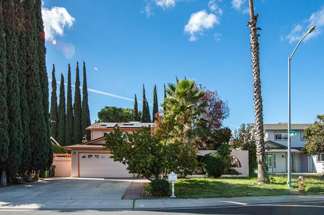 3241 Arnaudo Ln, Tracy, CA 95376