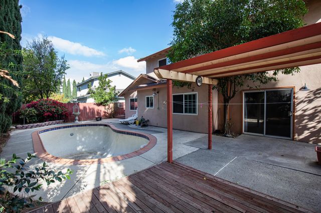 3241 Arnaudo Ln, Tracy, CA 95376