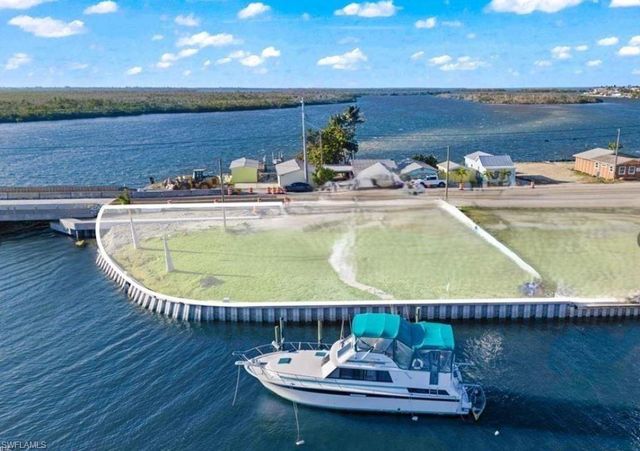 4767 Pine Island RD NW, Matlacha, FL 33993