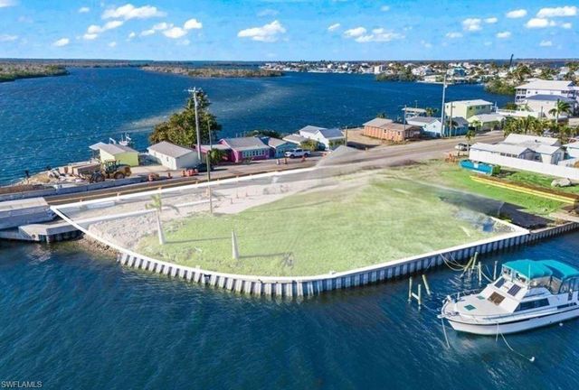 4767 Pine Island RD NW, Matlacha, FL 33993
