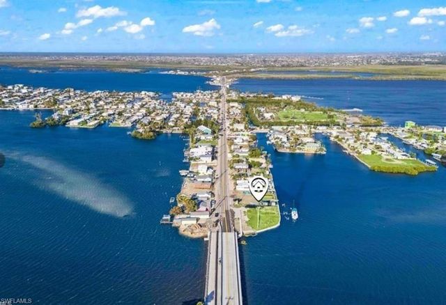 4767 Pine Island RD NW, Matlacha, FL 33993