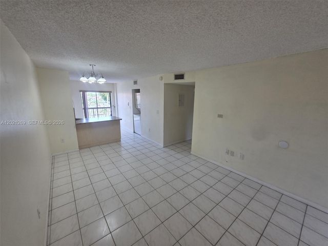 5560 W 21st Ct 308, Hialeah, FL 33016
