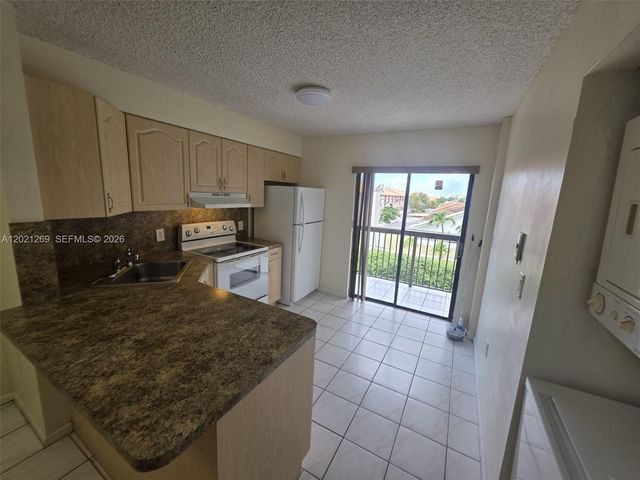 5560 W 21st Ct 308, Hialeah, FL 33016