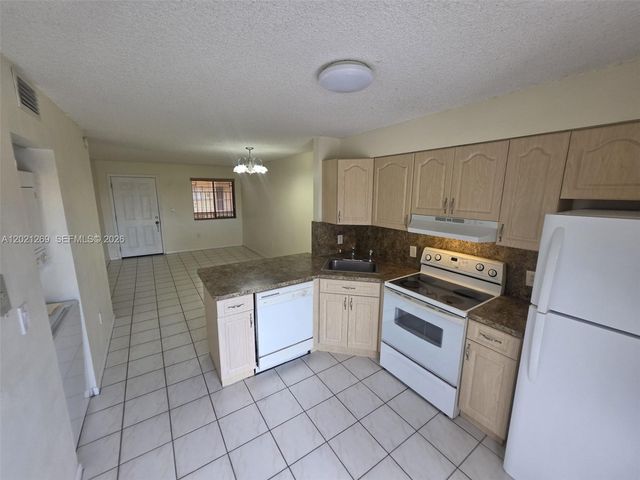 5560 W 21st Ct 308, Hialeah, FL 33016
