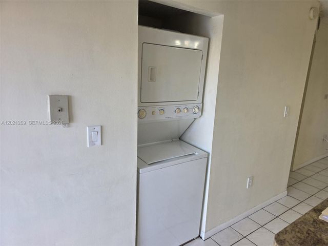 5560 W 21st Ct 308, Hialeah, FL 33016