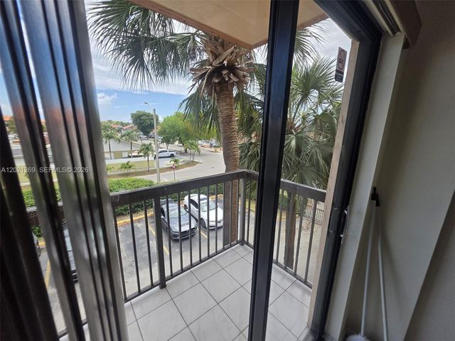 5560 W 21st Ct 308, Hialeah, FL 33016