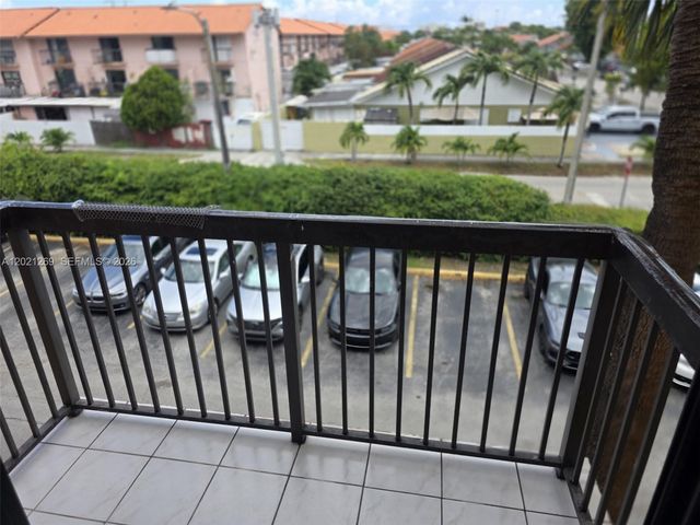 5560 W 21st Ct 308, Hialeah, FL 33016